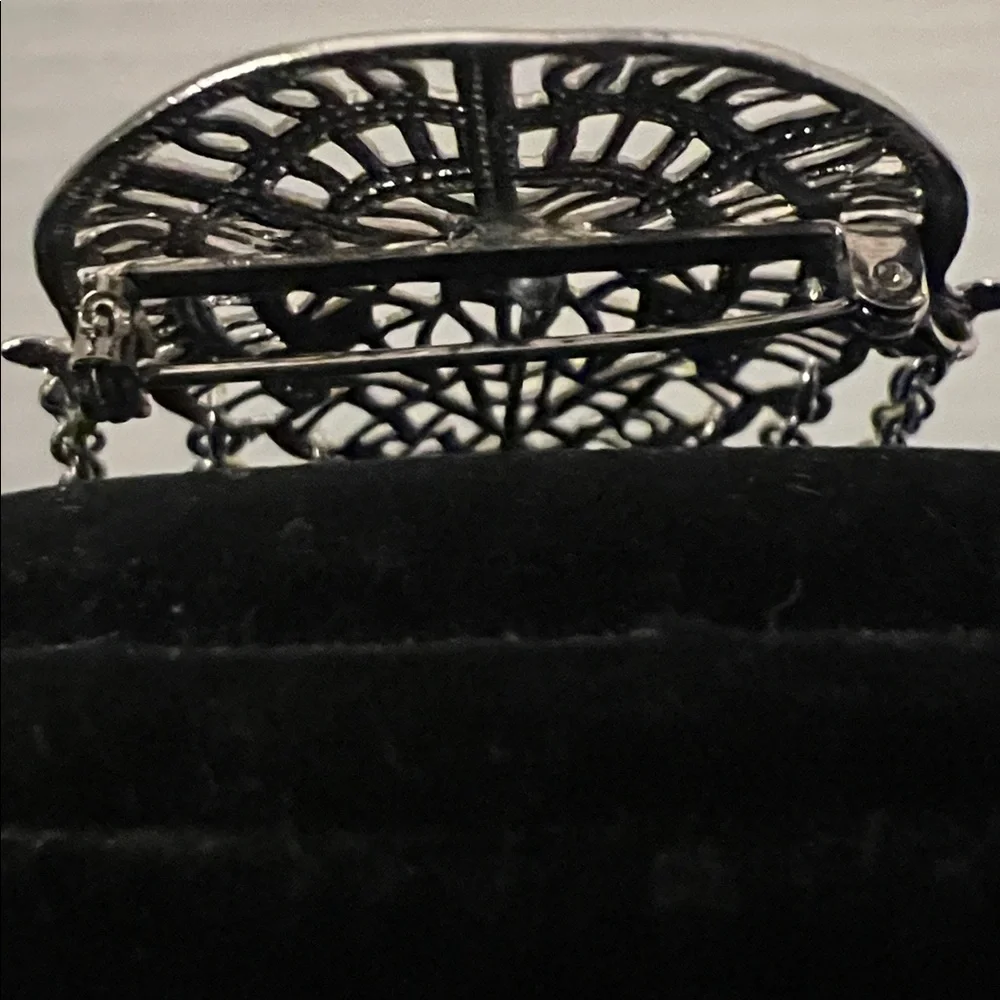 Elegant Silver Chain Tie Brooch Necklace Approximately 12” Long - Picture 8 of 9